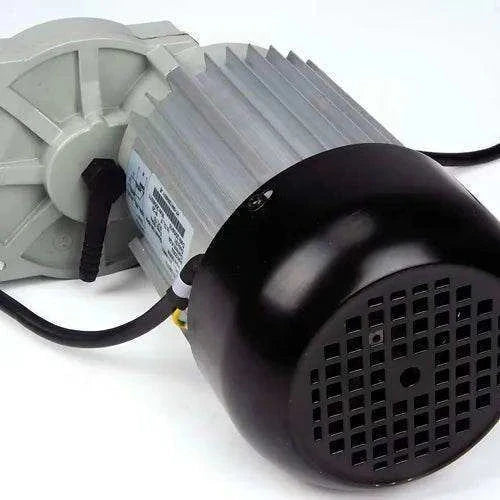 High-power brush motor for RT50AC floor scrubber with 700W, 115V/60Hz, 170 RPM, 9.5A max current, and IP20 protection.