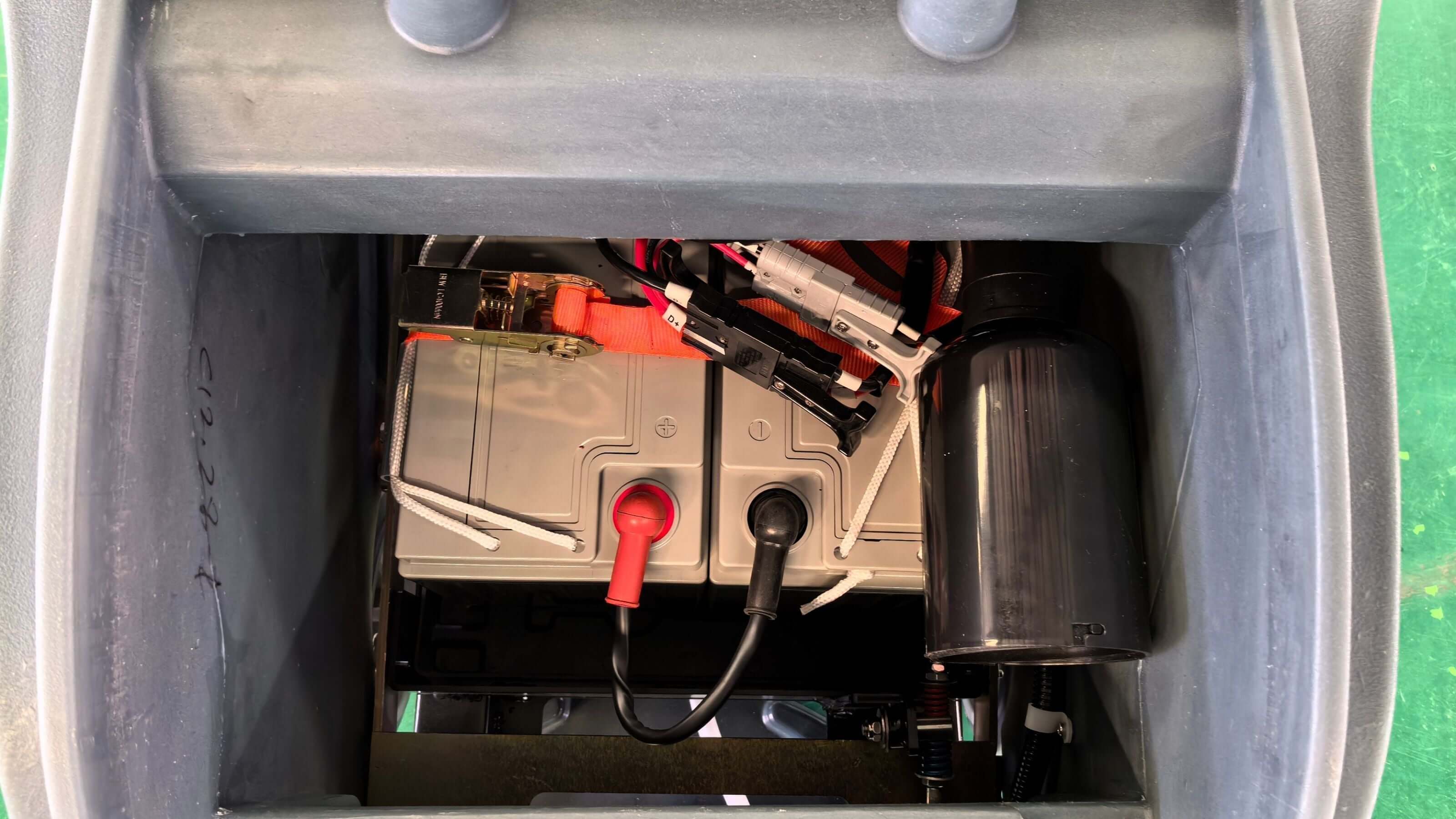 Floor Scrubber Battery Maintenance Guide: Make It Last 3–5 Years – SUNMAX